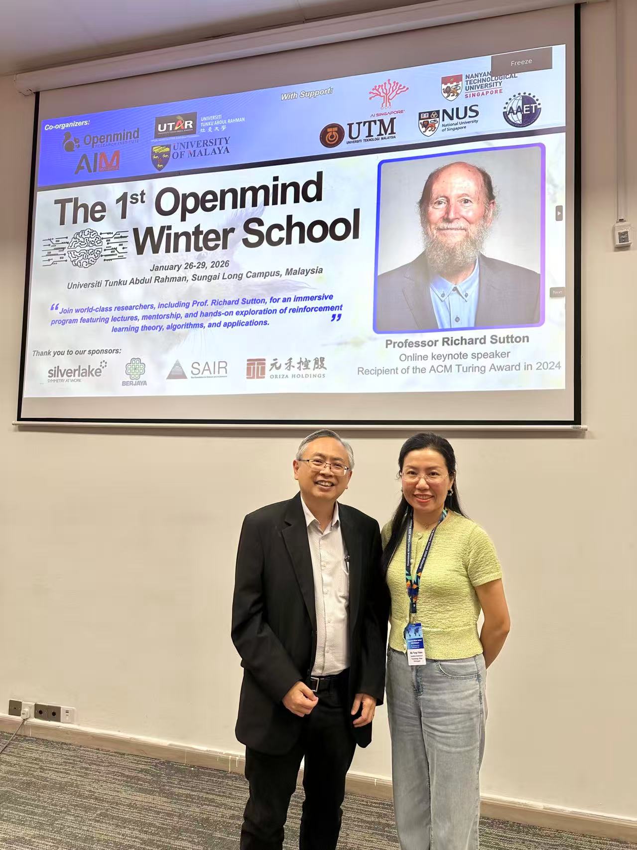 为紧跟人工智能领域发展前沿，深化强化学习领域国...